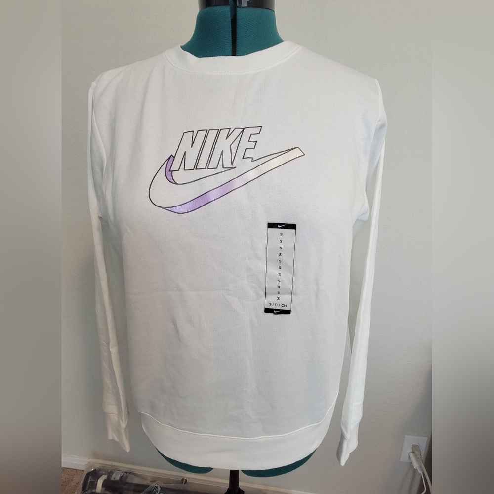 Nike Women's Club Fleece Graphic Long Sleeve Crew Neck Sweatshirt Size S